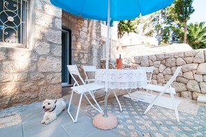 Apartment | Outdoor dining - Apartments Carmen & Tosca - Two-bedroom Apartment With Terrace (Dubrovnik)
