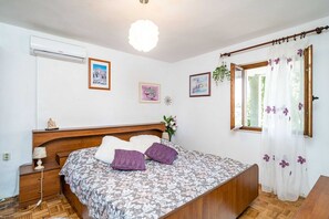Huoneisto | 2 makuuhuonetta, silitysrauta/-lauta, vuodevaatteet