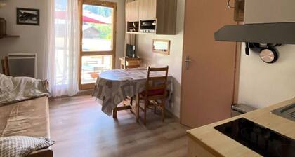 Very Functional 29m2 South-facing Apartment With Balcony. Rated 2 Stars