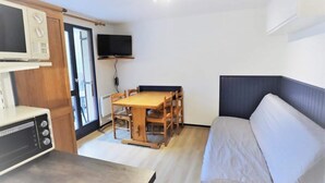 Interior - Very Functional 29m2 South-facing Apartment With Balcony. Rated 2 Stars (Beaufort)