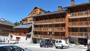 Exterior - Savoyard Apartment in the Heart of Meribel (Les Allues)