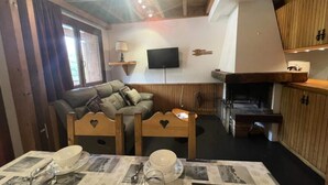 Living area - Savoyard Apartment in the Heart of Meribel (Les Allues)