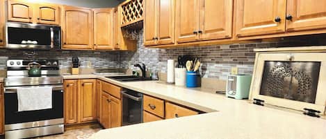 Refrigerador, microondas, horno y parrilla de estufa