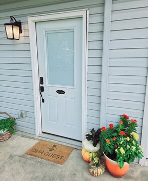 Exterior detail - Quiet corner lot w/fruit trees & gardens! Just 10mins-Hershey, 25mins-Hburg! (Palmyra)