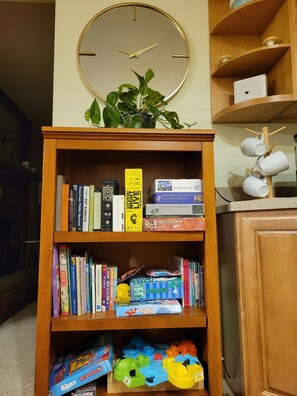 Game room - Quiet corner lot w/fruit trees & gardens! Just 10mins-Hershey, 25mins-Hburg! (Palmyra)