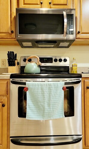 Microwave, oven, stovetop, dishwasher - Quiet corner lot w/fruit trees & gardens! Just 10mins-Hershey, 25mins-Hburg! (Palmyra)