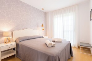 2 chambres, fer et planche à repasser, accès Internet, draps fournis