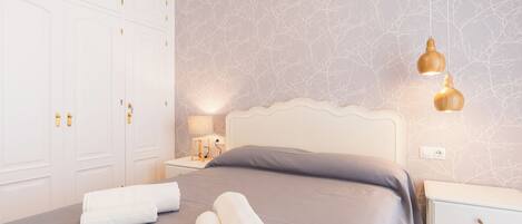 2 bedrooms, iron/ironing board, Internet, bed sheets