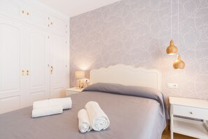 2 bedrooms, iron/ironing board, internet, bed sheets