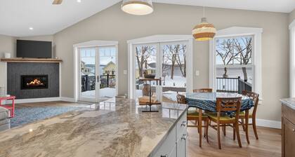 Bluebird @ 38 Lake Avenue â Brand New Lakefront Home on Saratoga Lake