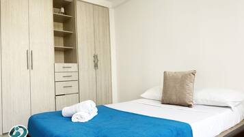 4 makuuhuonetta, silitysrauta/-lauta, ilmainen Wi-Fi, vuodevaatteet