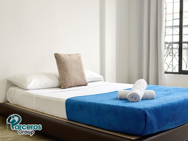 4 bedrooms, iron/ironing board, free WiFi, bed sheets