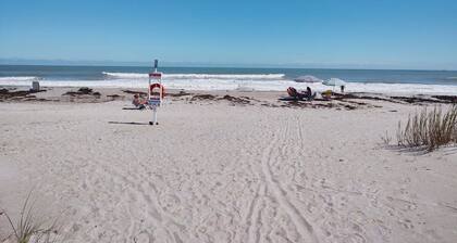 Charming 2-bedroom House with 5 minute walk to Cocoa Beach