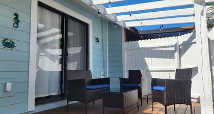 Charming 2-bedroom House with 5 minute walk to Cocoa Beach