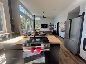 Microwave, oven, stovetop, dishwasher - NEW! Book now for discounted rates! 10 1/2 private acres, views, hot tub, & more (Dunlap)