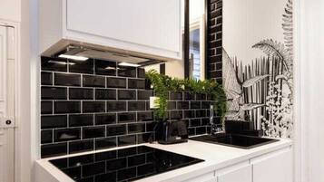 Apartment | Private kitchen | Cookware/dishes/utensils