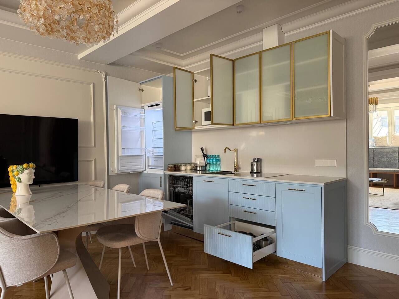 Fridge, microwave, stovetop, dishwasher