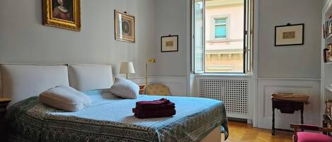 3 quartos, ferros/tábuas de passar roupa, Wi-Fi, roupa de cama