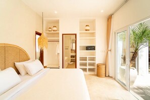 Villa de lujo, patio, vistas al jardín | Caja fuerte, tabla de planchar con plancha, wifi gratis