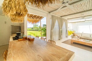 Vila família, 2 quartos, varanda, vista para o jardim | Cozinha americana privada