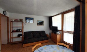 Living area - Pretty Studio Cabin for 4 People in Vallandry, Close to the Slopes (Landry)