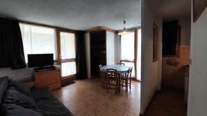 Unclassified image, 2 of 3, button - Pretty Studio Cabin for 4 People in Vallandry, Close to the Slopes (Landry)