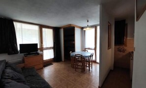 Living area - Pretty Studio Cabin for 4 People in Vallandry, Close to the Slopes (Landry)