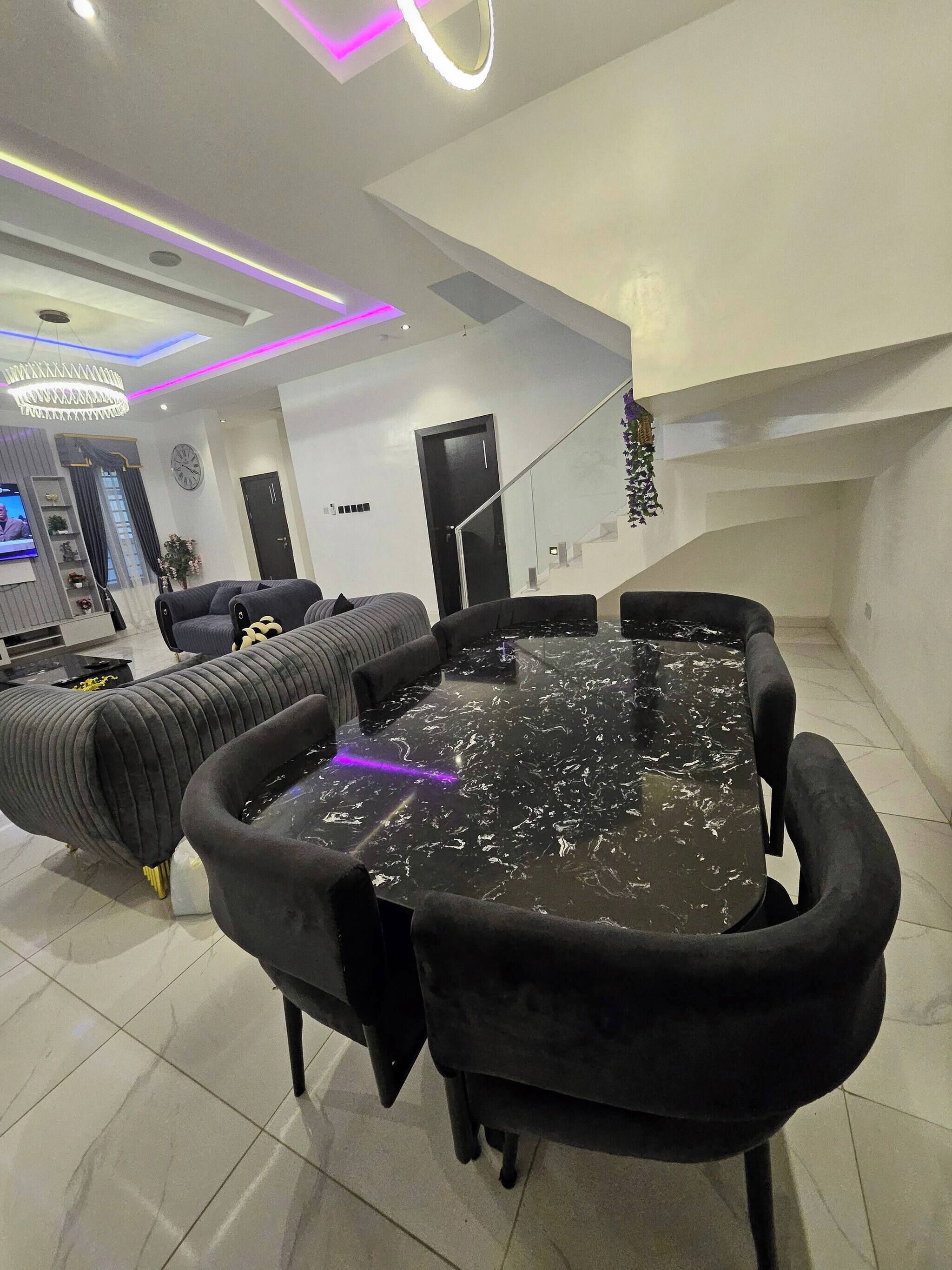 House, 5 Bedrooms, Accessible, Smoking | Interior