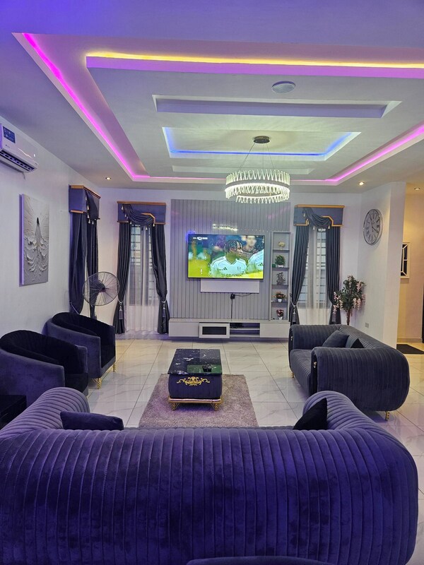 Luxury 5 Bedrooms Duplex With Swimming Pool - Lagos