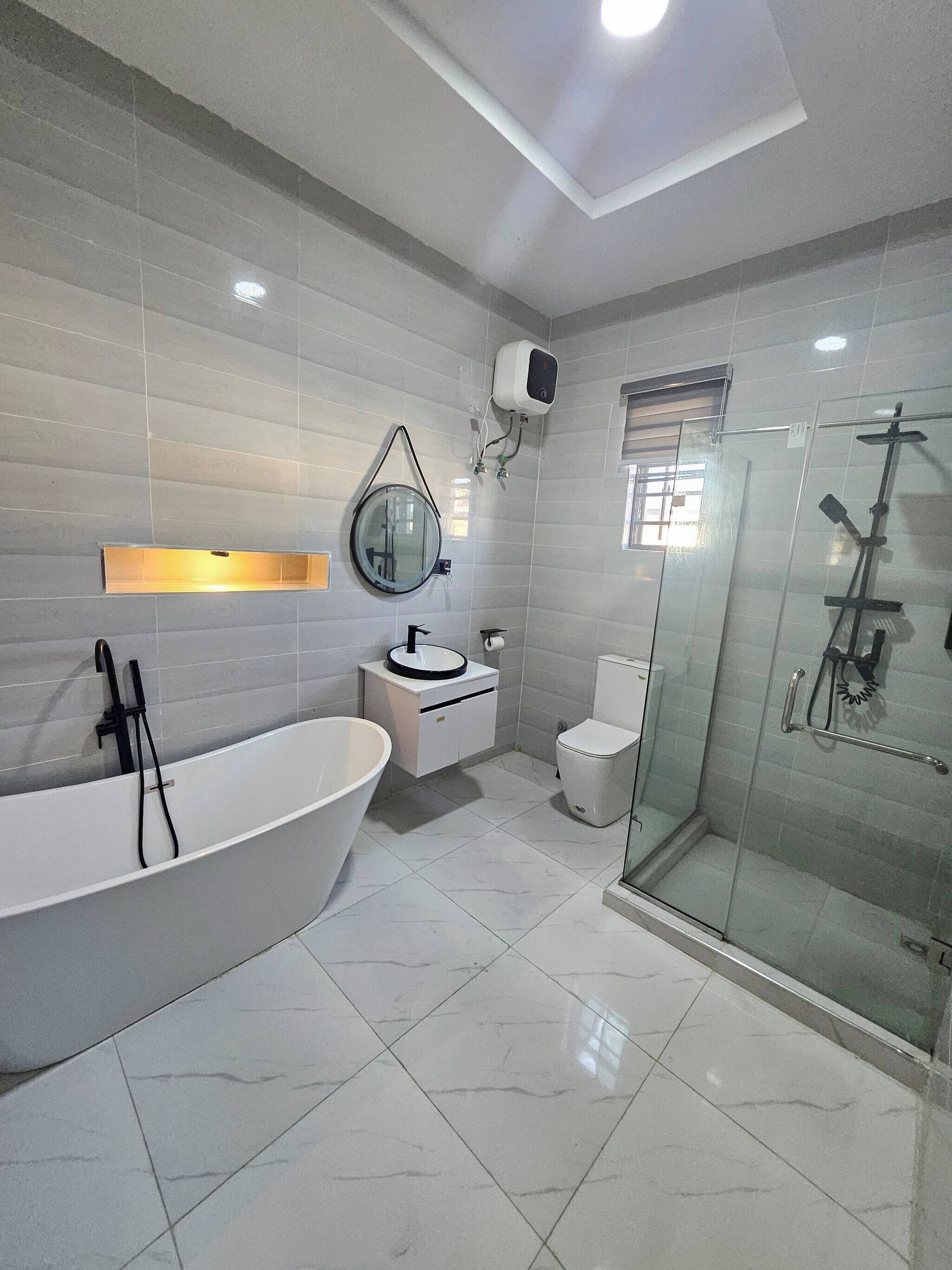 House, 5 Bedrooms, Accessible, Smoking | Bathroom
