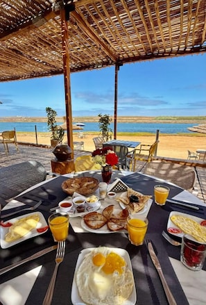 Tägliches inbegriffenes einheimisches Frühstück