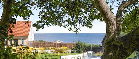 House | Outdoor dining