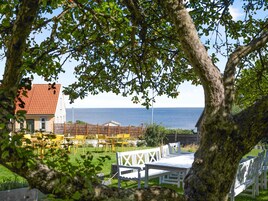 House | Outdoor dining