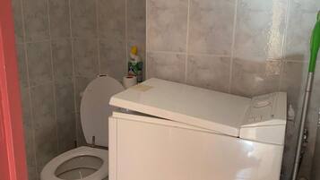 Douche, sèche-cheveux