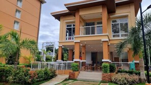 Condo, 1 Bedroom, Accessible, Balcony | Bahagian luar