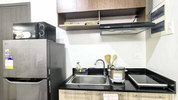 Condo, 1 Bedroom, Accessible, Balcony | Interior