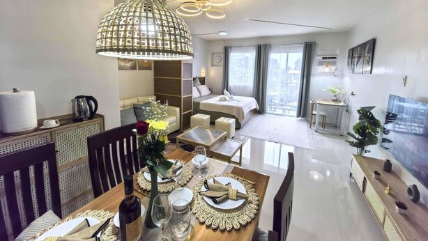 Condo, 1 Bedroom, Accessible, Balcony | Ruang makan