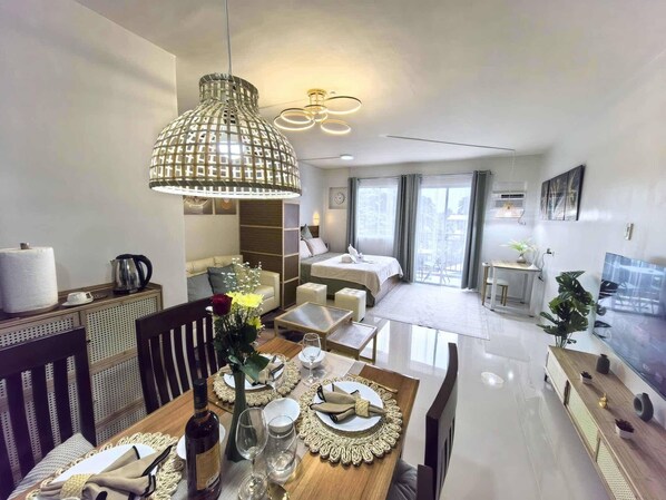 Condo, 1 habitación, con acceso para personas discapacitadas, balcón | Comedor