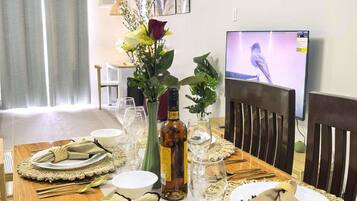 Condo, 1 Bedroom, Accessible, Balcony | Dining room