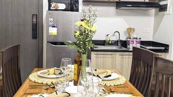 Condo, 1 Bedroom, Accessible, Balcony | Dining room