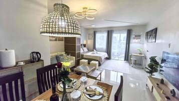 Condo, 1 quarto, acessível, sacada | Sala de jantar