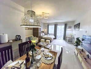 Condo, 1 quarto, acessível, sacada | Sala de jantar