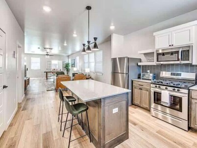Stylish Townhome Steps from Plaza District & Downtown