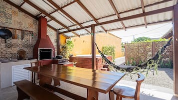 Comfort Villa | Tempat makan luar