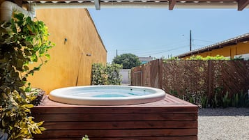 Bañera de hidromasaje exterior