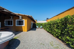 บ้านคอมฟอร์ท, วิวสวนหย่อม | ลานระเบียง/นอกชาน