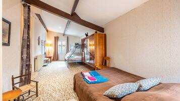 5 chambres, fer et planche à repasser, Wi-Fi, draps fournis