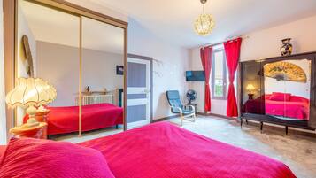 5 slaapkamers, een strijkplank/strijkijzer, wifi, beddengoed