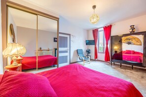 5 habitaciones, tabla de planchar con plancha, wifi y ropa de cama 