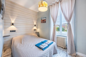 5 chambres, fer et planche à repasser, Wi-Fi, draps fournis